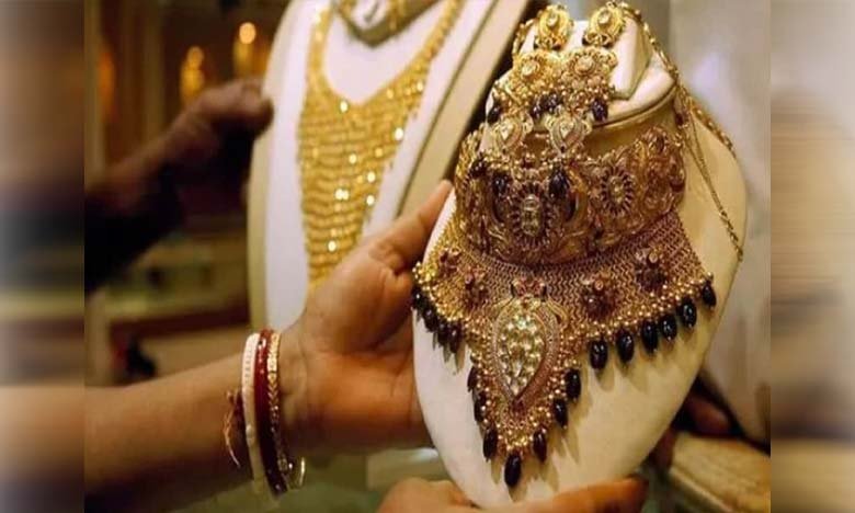 Gold Breaks All Records Crosses 92000 Silver Prices Also Rise