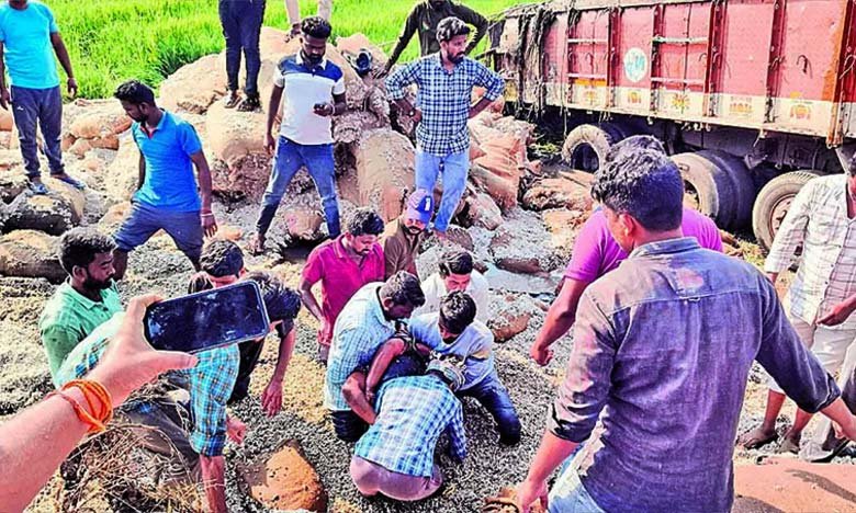 Warangal Tragic Day as 7 Killed 15 Severely Injured in Horrific Accidents