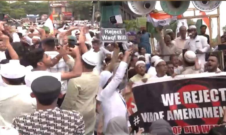 Muslims Strongly Protest in Kolkata Chennai and Ahmedabad After Waqf Bill Passes in Parliament