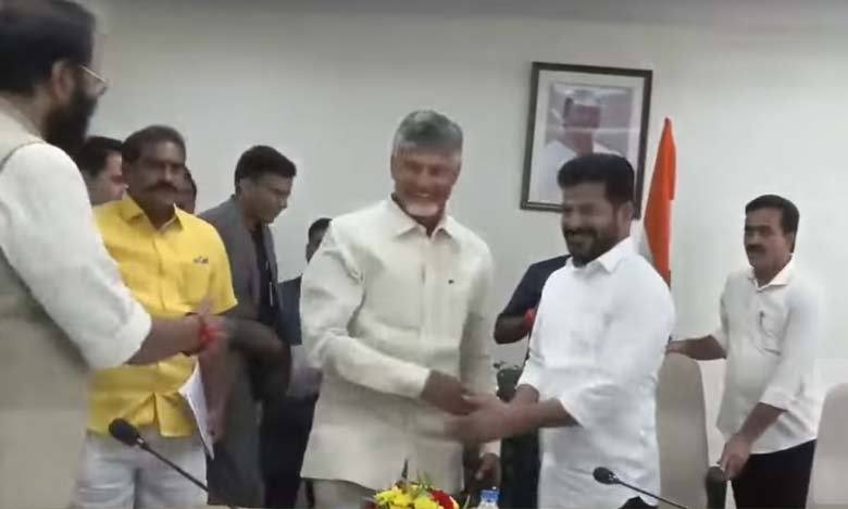 Telangana & AP CMs Meet in Delhi to Discuss Water Sharing Issues