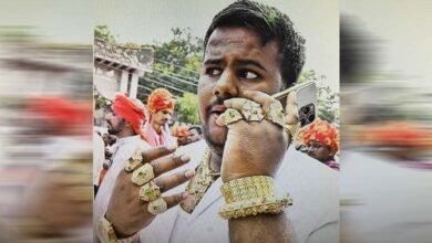 Hyderabad Student Wears 40 Tulas of Gold Becomes Star Attraction at Indira Park Event