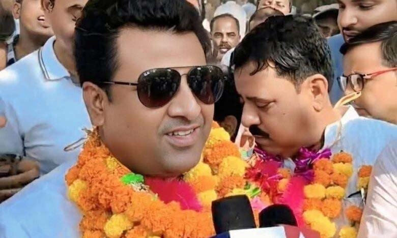 AIMIM Registers First Win in Bihar Elections as Sarwar Alam Scores Big Leads on Five More Seats