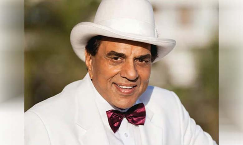Legendary Actor Dharmendra Passes Away at 89 Celebrities Reach Crematorium to Pay Last Respects