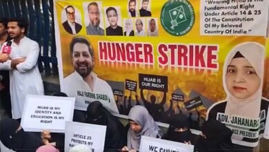 Mumbai Muslim Girls Protest Strongly Against Burqa Ban in Goregaon College Threaten Hunger Strike