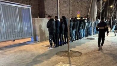 Palestinian Muslims Offer Laylat al-Qadr Prayers on Streets After Al-Aqsa Mosque Closure