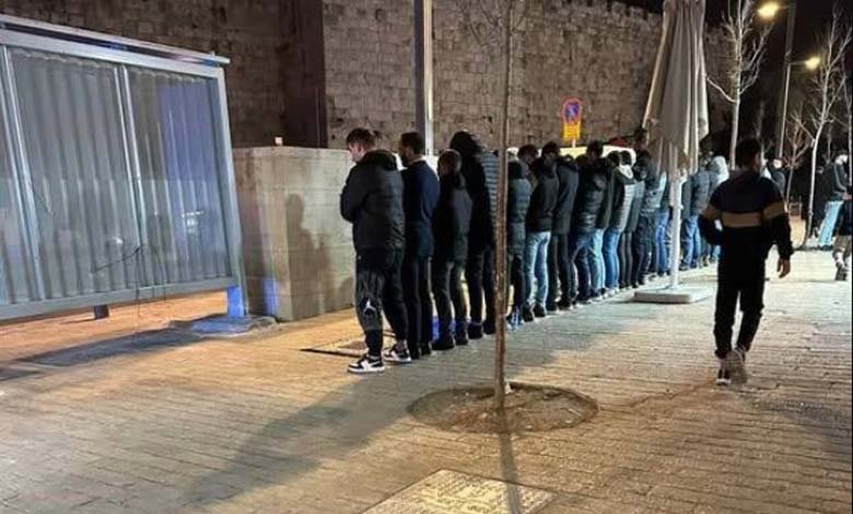 Palestinian Muslims Offer Laylat al-Qadr Prayers on Streets After Al-Aqsa Mosque Closure