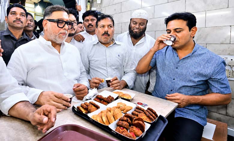 KTR Enjoys Irani Chai and Osmania Biscuits at Charminar Calls It an Essential Old City Experience